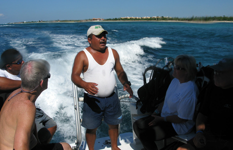 Dive > 2008 > 071 072 20081103 CozumelMon