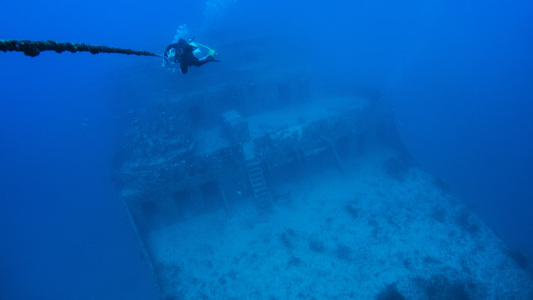 Dive > 2015 > 541 542 20150709 KLThuSpiegelBenwood