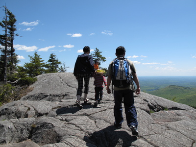 Family > 2010 > 20100501 HikeKearageJasJer