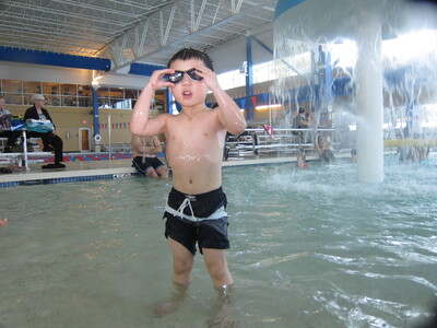 Family > 2011 > 20110226 SwimmingPool