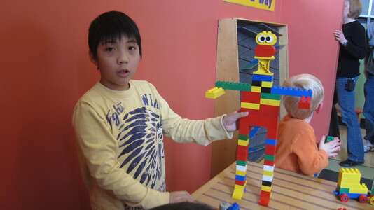 Family > 2011 > 20110305 ChildrenMuseum