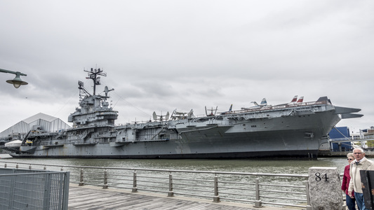 Family > 2016 > 20160504 TuanVisitWedNYC