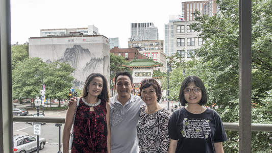 Family > 2017 > 20170625 ThuHaVisitBoston